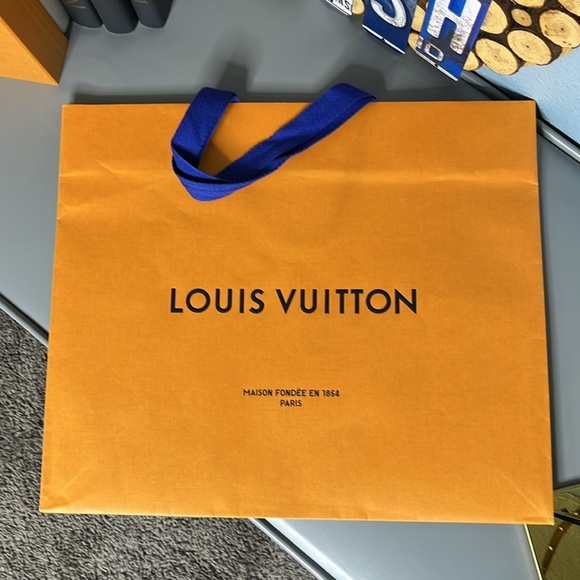 Louis Vuitton Shopping Bag - Picture 6 of 7